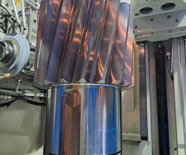 Retifica de dentes e controle gráfico (evolvente e hélice) de engrenagens cilíndricas retas e helicoidais Retifica de dentes e controle gráfico (evolvente e hélice) de engrenagens cilíndricas retas e helicoidais